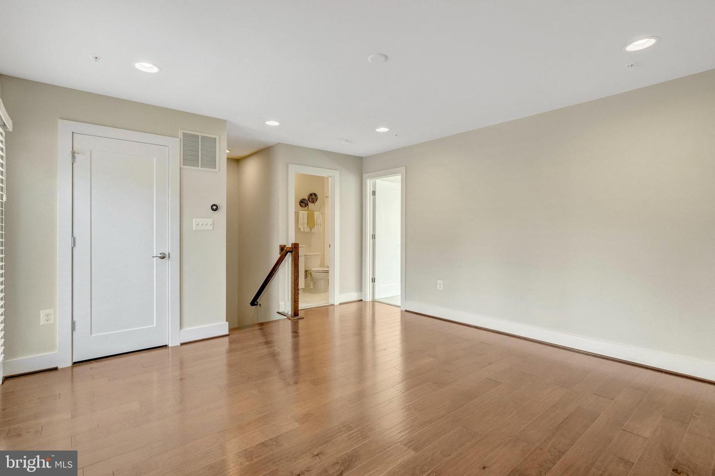 4912 TRAIL VISTA LN, CHANTILLY, Virginia 20151, 4 Bedrooms Bedrooms, ,3 BathroomsBathrooms,Residential,For sale,4912 TRAIL VISTA LN,VAFX2258384 MLS # VAFX2258384