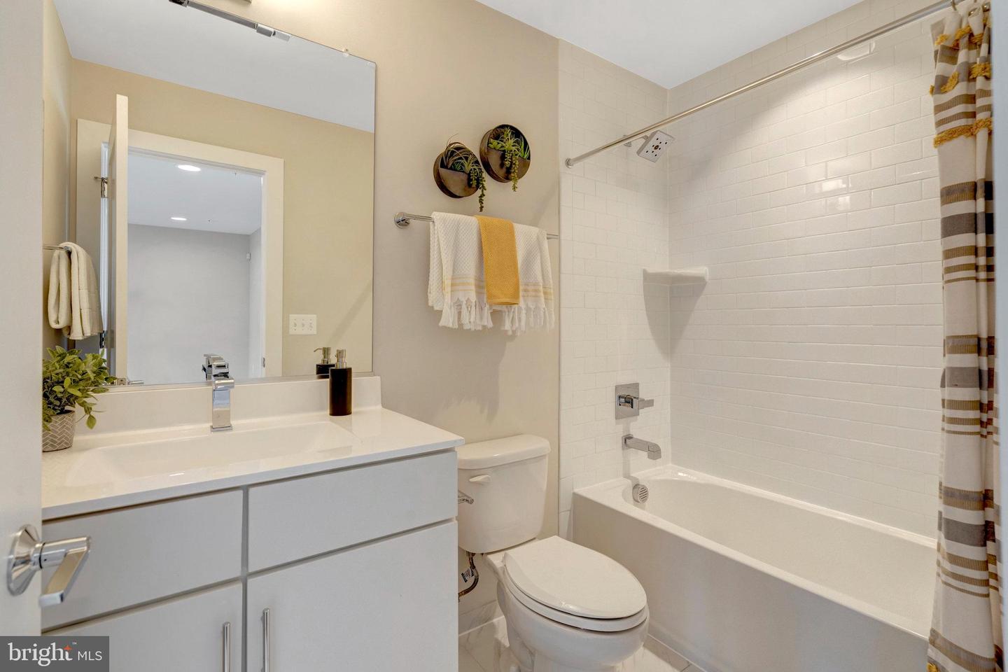 4912 TRAIL VISTA LN, CHANTILLY, Virginia 20151, 4 Bedrooms Bedrooms, ,3 BathroomsBathrooms,Residential,For sale,4912 TRAIL VISTA LN,VAFX2258384 MLS # VAFX2258384