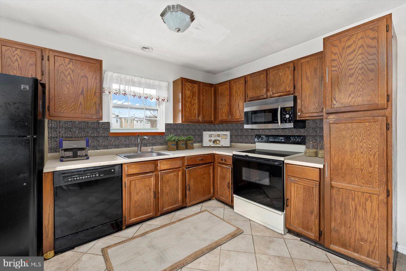 4691 JOANNA CT, WOODBRIDGE, Virginia 22193, 3 Bedrooms Bedrooms, 12 Rooms Rooms,3 BathroomsBathrooms,Residential,For sale,4691 JOANNA CT,VAPW2100346 MLS # VAPW2100346