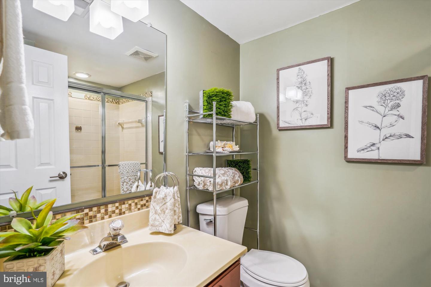 2112 PATTY LN, VIENNA, Virginia 22182, 3 Bedrooms Bedrooms, ,3 BathroomsBathrooms,Residential,For sale,2112 PATTY LN,VAFX2246696 MLS # VAFX2246696