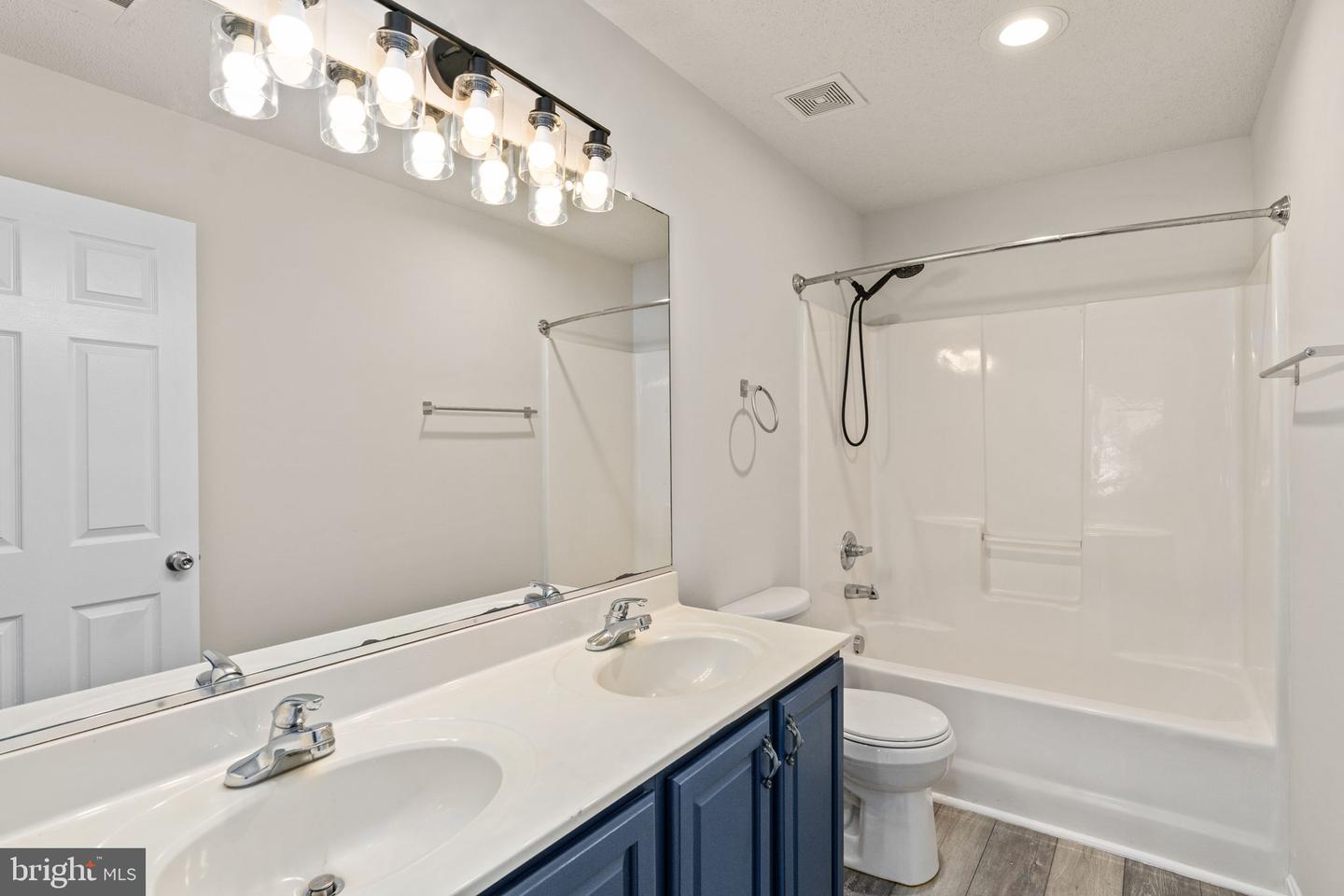 3 NEABSCO DR, FREDERICKSBURG, Virginia 22405, 6 Bedrooms Bedrooms, ,4 BathroomsBathrooms,Residential,For sale,3 NEABSCO DR,VAST2040800 MLS # VAST2040800