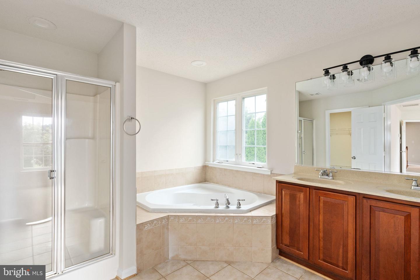 3 NEABSCO DR, FREDERICKSBURG, Virginia 22405, 6 Bedrooms Bedrooms, ,4 BathroomsBathrooms,Residential,For sale,3 NEABSCO DR,VAST2040800 MLS # VAST2040800