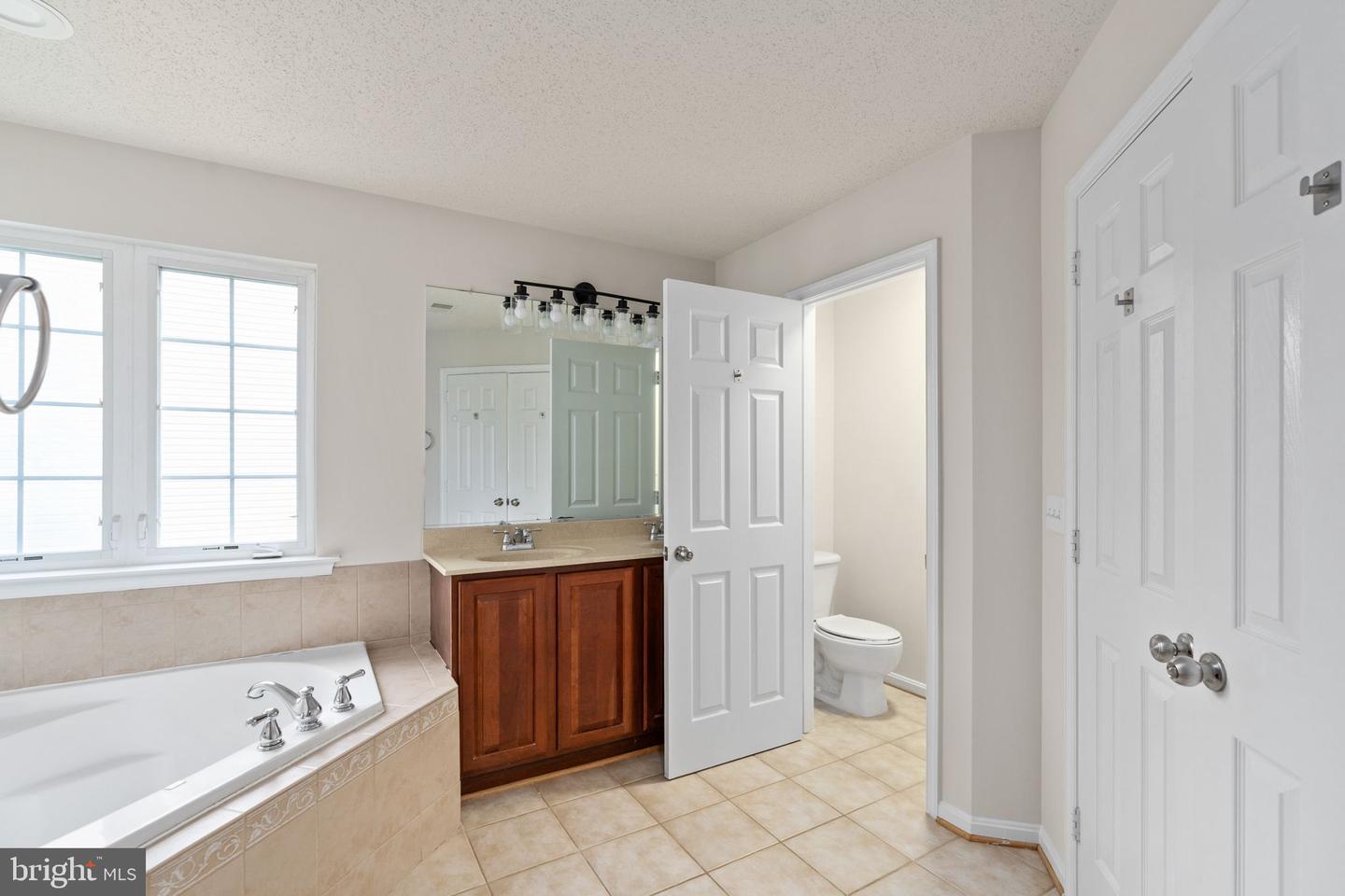 3 NEABSCO DR, FREDERICKSBURG, Virginia 22405, 6 Bedrooms Bedrooms, ,4 BathroomsBathrooms,Residential,For sale,3 NEABSCO DR,VAST2040800 MLS # VAST2040800