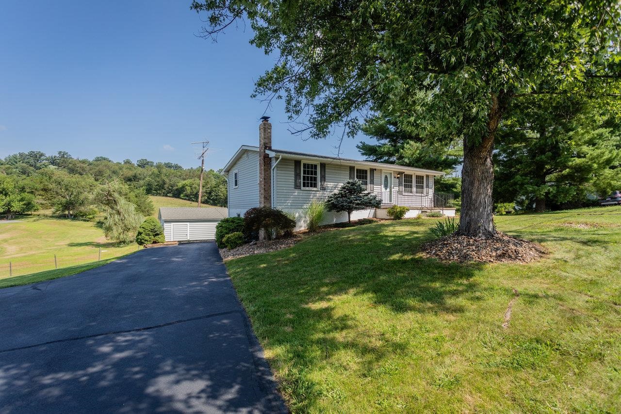 3361 SHEN LAKE DR, ROCKINGHAM, Virginia 22801, 4 Bedrooms Bedrooms, ,2 BathroomsBathrooms,Residential,3361 SHEN LAKE DR,667276 MLS # 667276