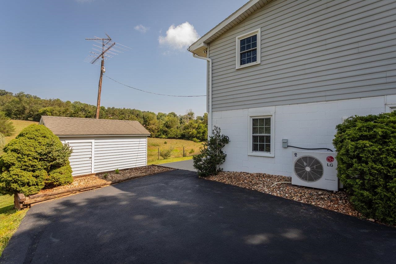 3361 SHEN LAKE DR, ROCKINGHAM, Virginia 22801, 4 Bedrooms Bedrooms, ,2 BathroomsBathrooms,Residential,3361 SHEN LAKE DR,667276 MLS # 667276