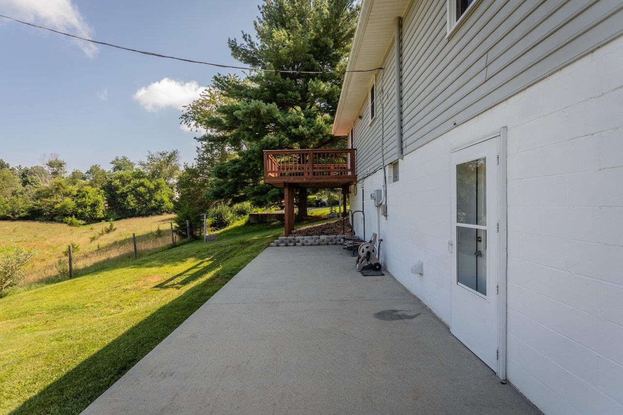 3361 SHEN LAKE DR, ROCKINGHAM, Virginia 22801, 4 Bedrooms Bedrooms, ,2 BathroomsBathrooms,Residential,3361 SHEN LAKE DR,667276 MLS # 667276