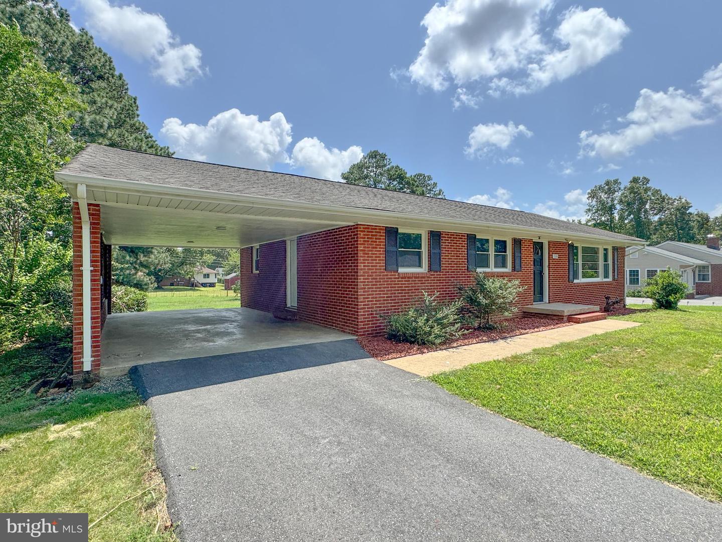 602 JETT ST, FREDERICKSBURG, Virginia 22405, 3 Bedrooms Bedrooms, ,2 BathroomsBathrooms,Residential,For sale,602 JETT ST,VAST2041126 MLS # VAST2041126