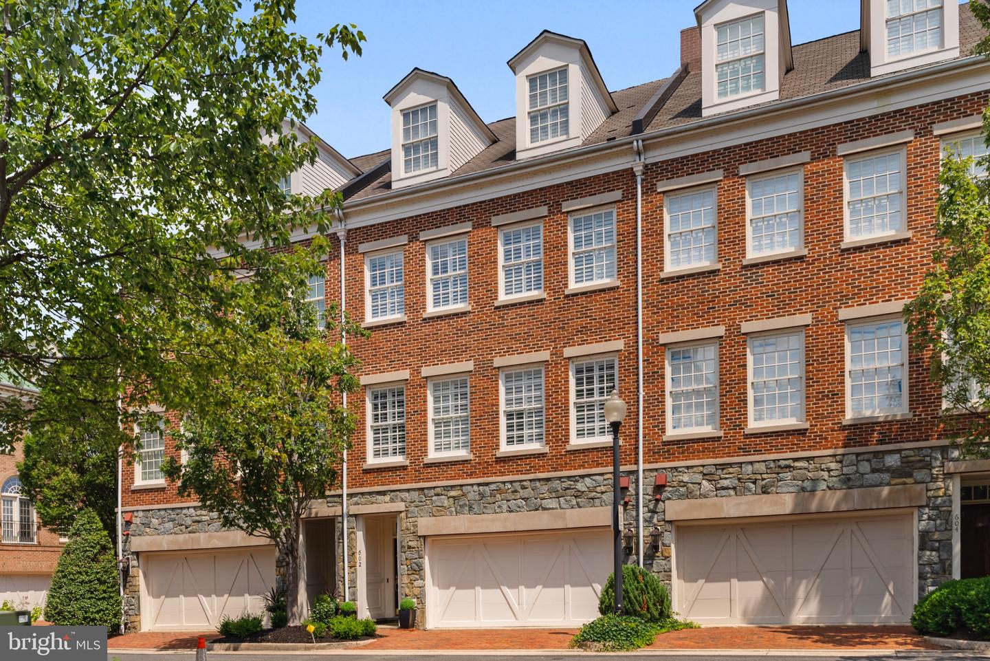 602 FORDS LANDING WAY, ALEXANDRIA, Virginia 22314, 4 Bedrooms Bedrooms, 13 Rooms Rooms,3 BathroomsBathrooms,Residential,For sale,602 FORDS LANDING WAY,VAAX2047984 MLS # VAAX2047984