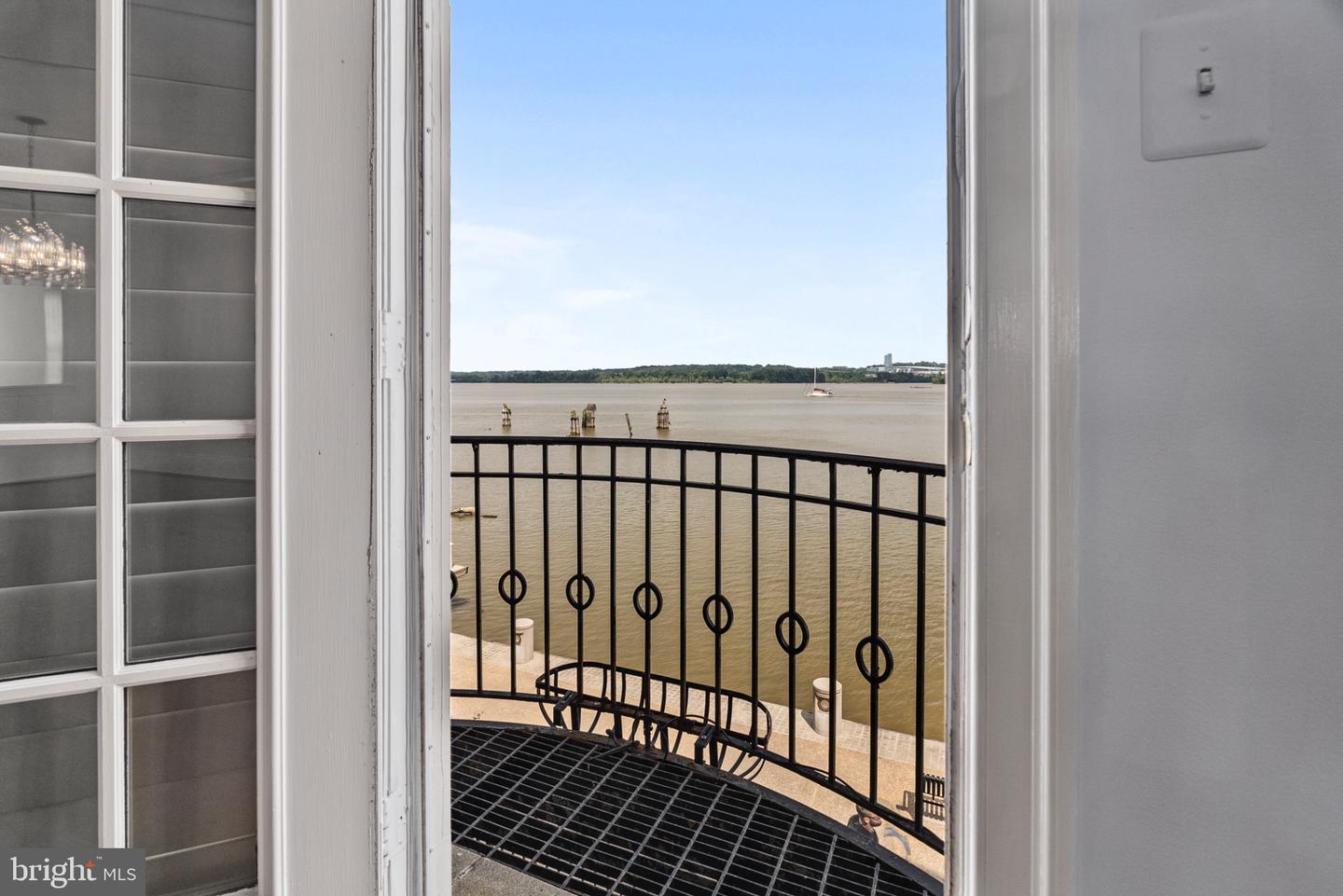 602 FORDS LANDING WAY, ALEXANDRIA, Virginia 22314, 4 Bedrooms Bedrooms, 13 Rooms Rooms,3 BathroomsBathrooms,Residential,For sale,602 FORDS LANDING WAY,VAAX2047984 MLS # VAAX2047984