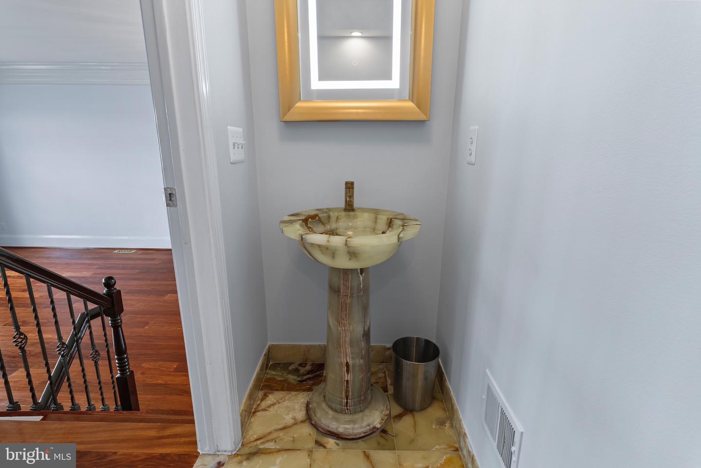 602 FORDS LANDING WAY, ALEXANDRIA, Virginia 22314, 4 Bedrooms Bedrooms, 13 Rooms Rooms,3 BathroomsBathrooms,Residential,For sale,602 FORDS LANDING WAY,VAAX2047984 MLS # VAAX2047984