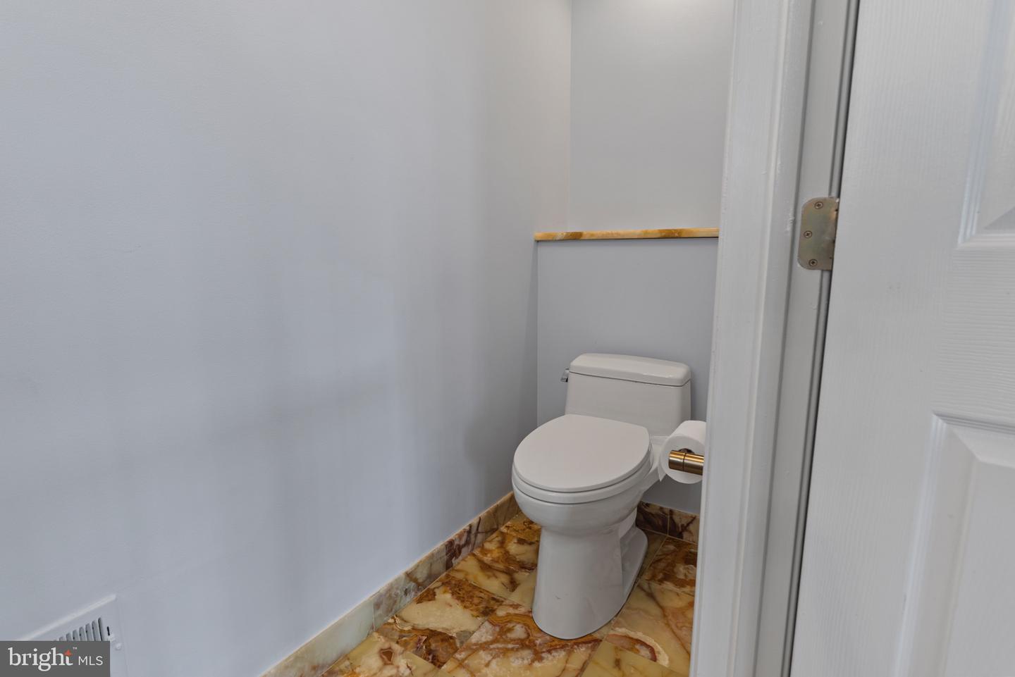 602 FORDS LANDING WAY, ALEXANDRIA, Virginia 22314, 4 Bedrooms Bedrooms, 13 Rooms Rooms,3 BathroomsBathrooms,Residential,For sale,602 FORDS LANDING WAY,VAAX2047984 MLS # VAAX2047984