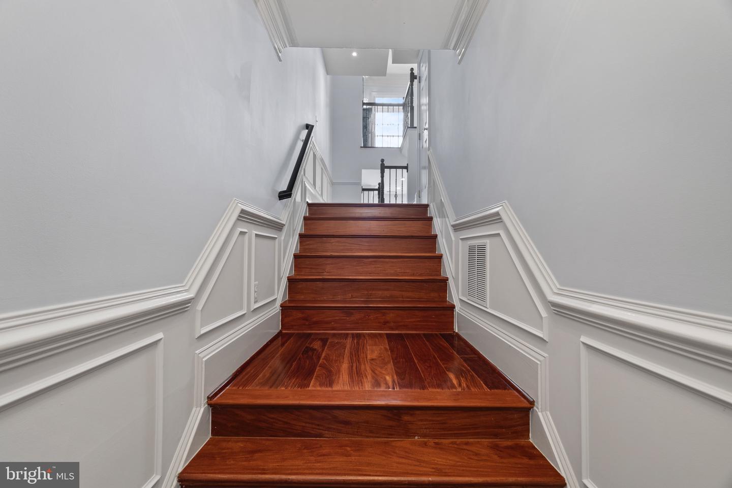 602 FORDS LANDING WAY, ALEXANDRIA, Virginia 22314, 4 Bedrooms Bedrooms, 13 Rooms Rooms,3 BathroomsBathrooms,Residential,For sale,602 FORDS LANDING WAY,VAAX2047984 MLS # VAAX2047984