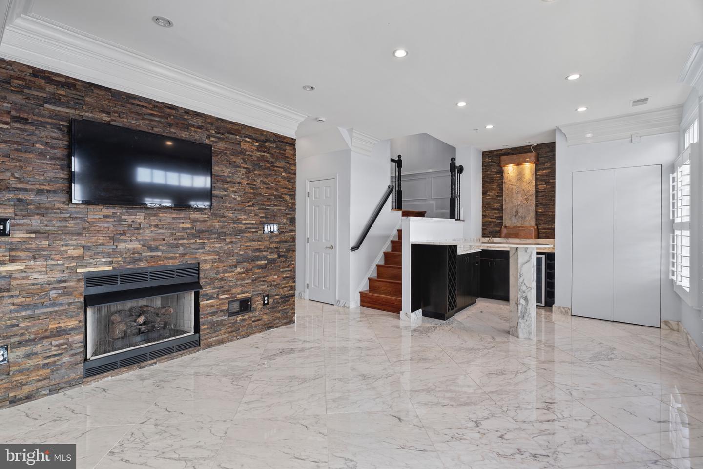 602 FORDS LANDING WAY, ALEXANDRIA, Virginia 22314, 4 Bedrooms Bedrooms, 13 Rooms Rooms,3 BathroomsBathrooms,Residential,For sale,602 FORDS LANDING WAY,VAAX2047984 MLS # VAAX2047984