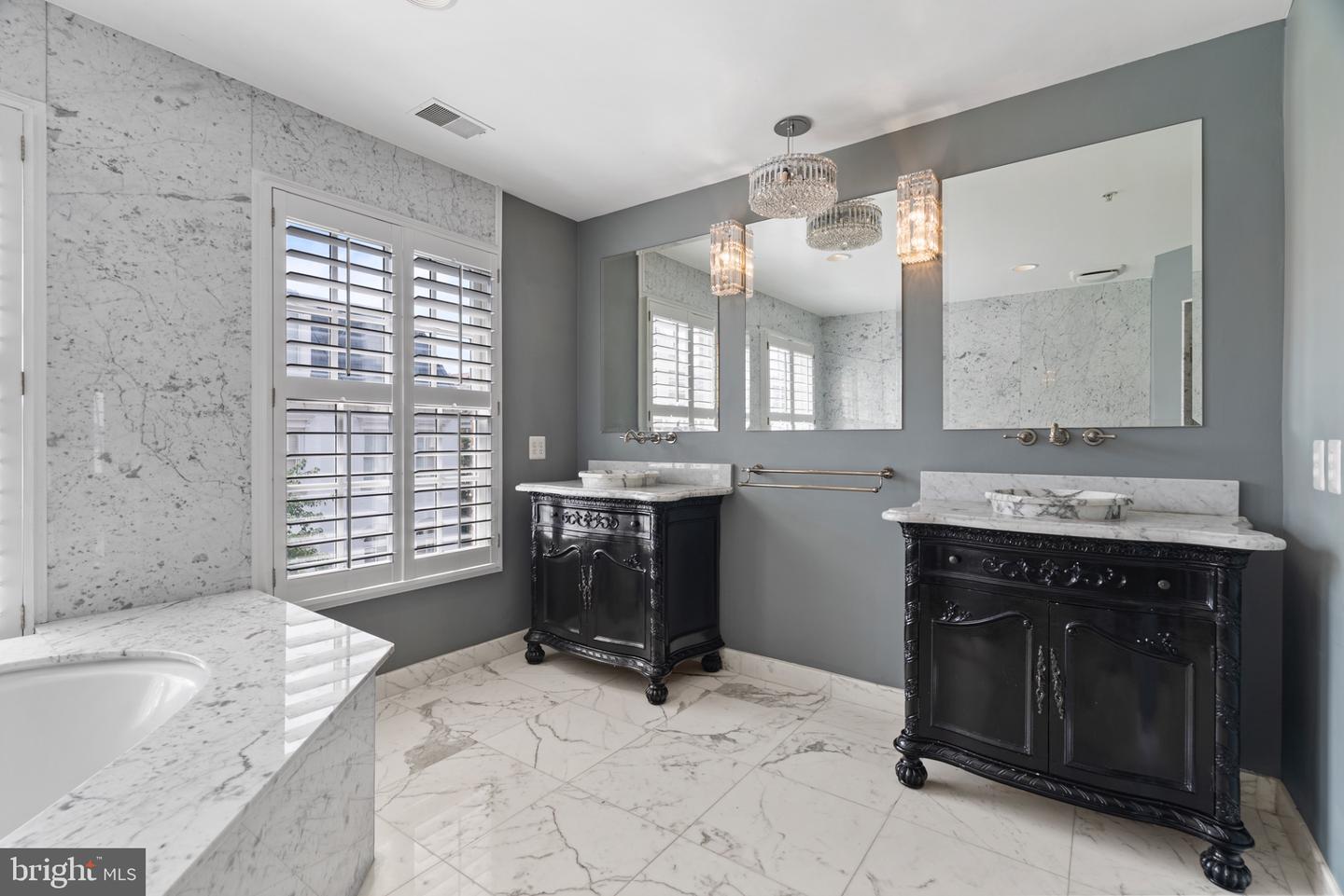 602 FORDS LANDING WAY, ALEXANDRIA, Virginia 22314, 4 Bedrooms Bedrooms, 13 Rooms Rooms,3 BathroomsBathrooms,Residential,For sale,602 FORDS LANDING WAY,VAAX2047984 MLS # VAAX2047984