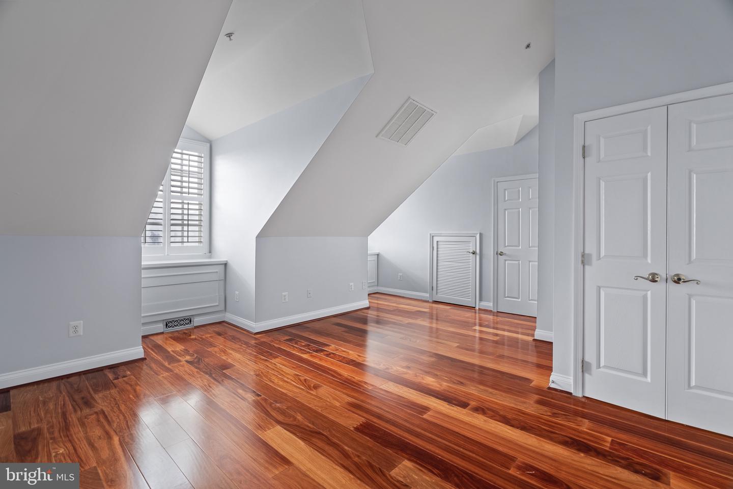 602 FORDS LANDING WAY, ALEXANDRIA, Virginia 22314, 4 Bedrooms Bedrooms, 13 Rooms Rooms,3 BathroomsBathrooms,Residential,For sale,602 FORDS LANDING WAY,VAAX2047984 MLS # VAAX2047984