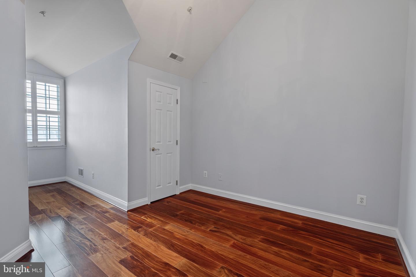 602 FORDS LANDING WAY, ALEXANDRIA, Virginia 22314, 4 Bedrooms Bedrooms, 13 Rooms Rooms,3 BathroomsBathrooms,Residential,For sale,602 FORDS LANDING WAY,VAAX2047984 MLS # VAAX2047984