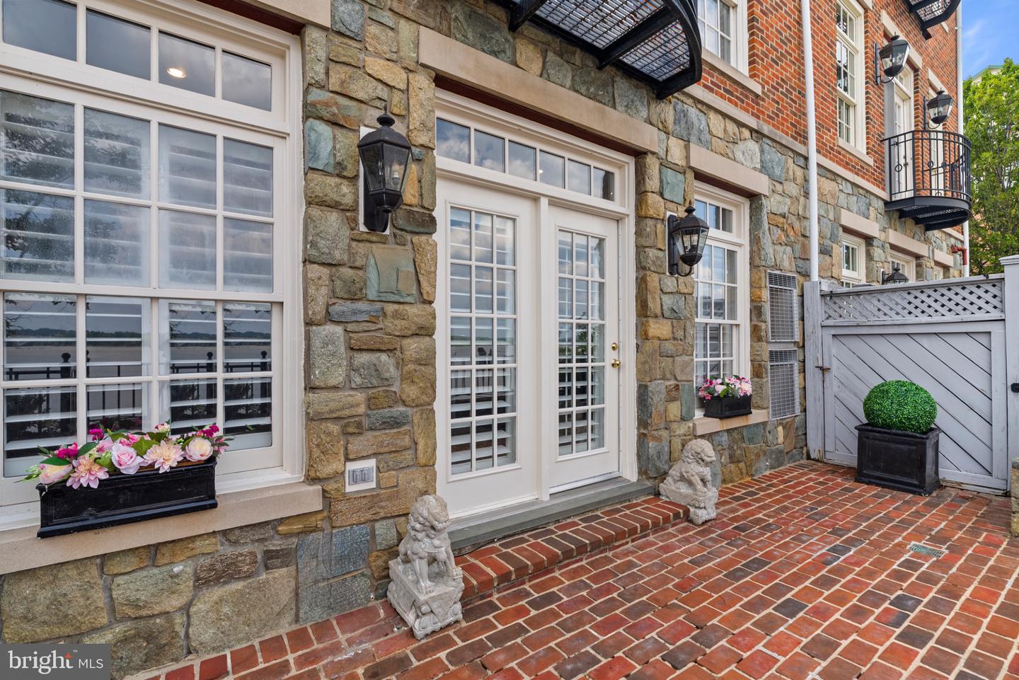 602 FORDS LANDING WAY, ALEXANDRIA, Virginia 22314, 4 Bedrooms Bedrooms, 13 Rooms Rooms,3 BathroomsBathrooms,Residential,For sale,602 FORDS LANDING WAY,VAAX2047984 MLS # VAAX2047984