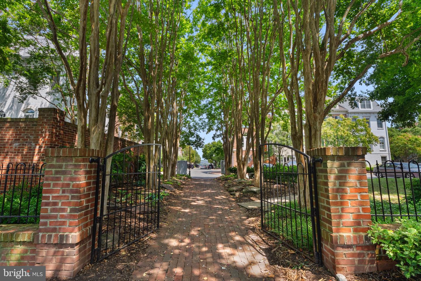 602 FORDS LANDING WAY, ALEXANDRIA, Virginia 22314, 4 Bedrooms Bedrooms, 13 Rooms Rooms,3 BathroomsBathrooms,Residential,For sale,602 FORDS LANDING WAY,VAAX2047984 MLS # VAAX2047984