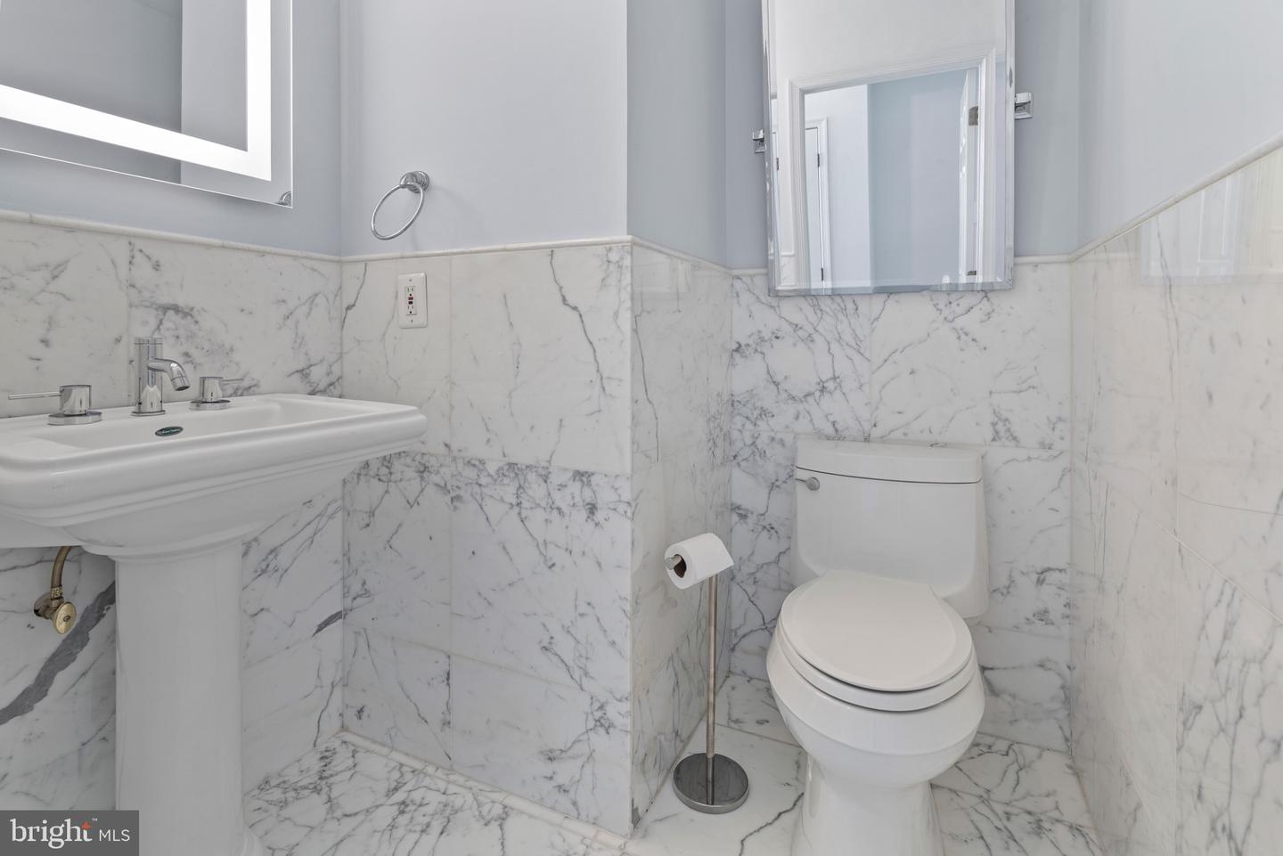 602 FORDS LANDING WAY, ALEXANDRIA, Virginia 22314, 4 Bedrooms Bedrooms, 13 Rooms Rooms,3 BathroomsBathrooms,Residential,For sale,602 FORDS LANDING WAY,VAAX2047984 MLS # VAAX2047984