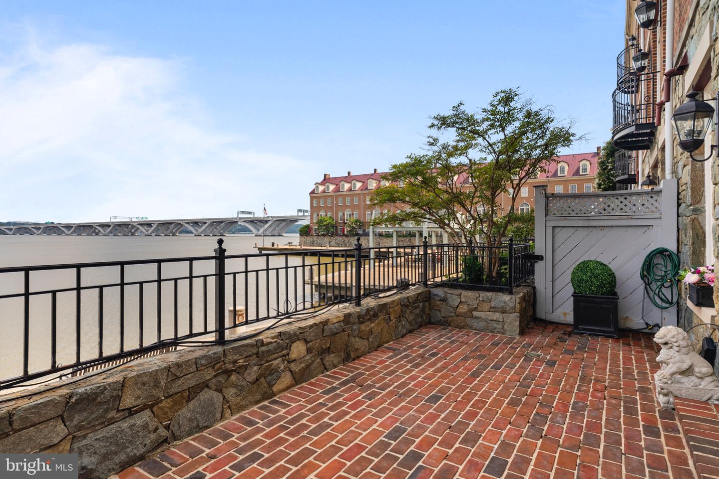 602 FORDS LANDING WAY, ALEXANDRIA, Virginia 22314, 4 Bedrooms Bedrooms, 13 Rooms Rooms,3 BathroomsBathrooms,Residential,For sale,602 FORDS LANDING WAY,VAAX2047984 MLS # VAAX2047984