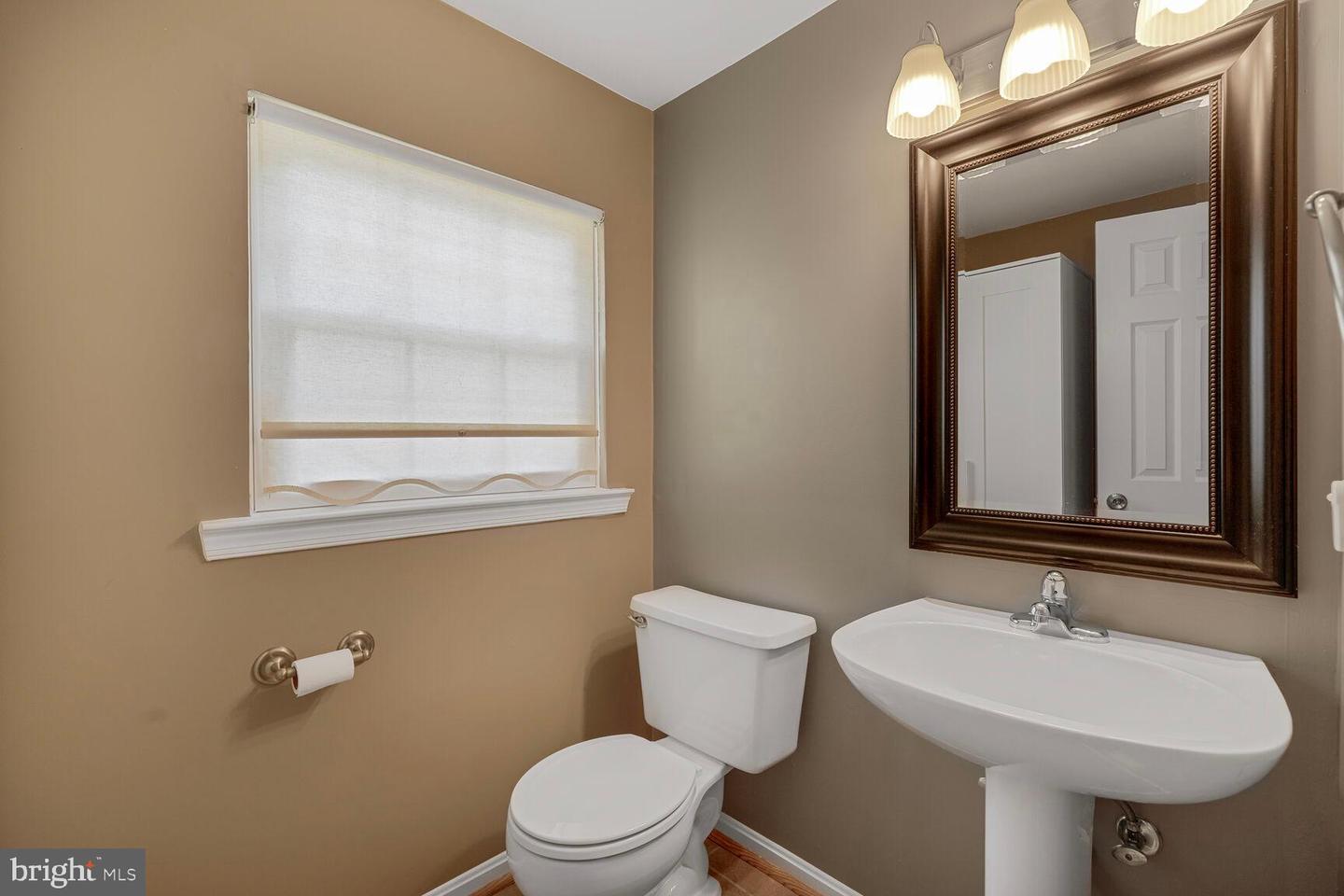 6033 LANDS END LN, ALEXANDRIA, Virginia 22315, 3 Bedrooms Bedrooms, ,2 BathroomsBathrooms,Residential,For sale,6033 LANDS END LN,VAFX2258188 MLS # VAFX2258188