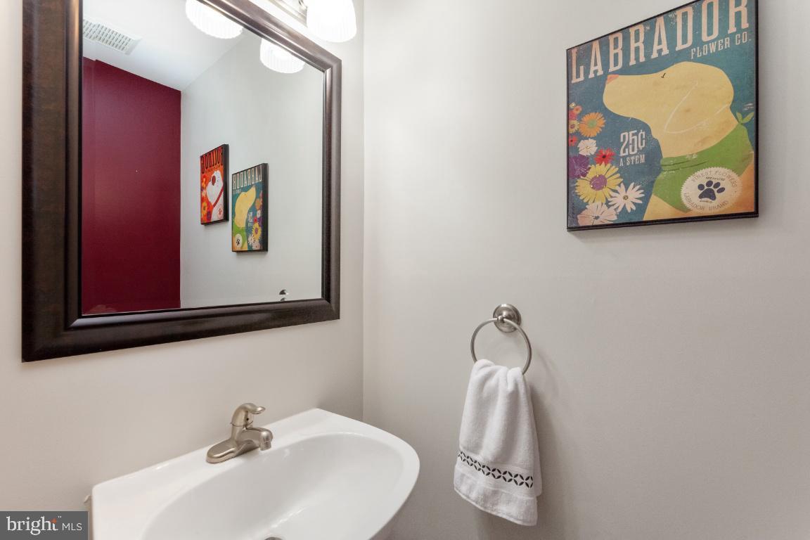 6033 LANDS END LN, ALEXANDRIA, Virginia 22315, 3 Bedrooms Bedrooms, ,2 BathroomsBathrooms,Residential,For sale,6033 LANDS END LN,VAFX2258188 MLS # VAFX2258188