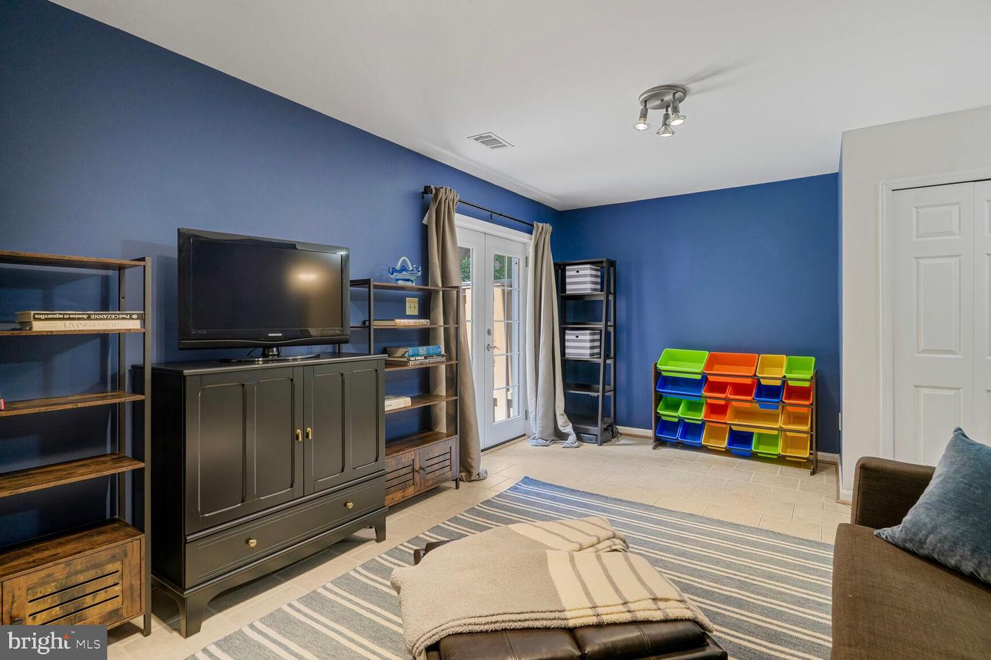 6033 LANDS END LN, ALEXANDRIA, Virginia 22315, 3 Bedrooms Bedrooms, ,2 BathroomsBathrooms,Residential,For sale,6033 LANDS END LN,VAFX2258188 MLS # VAFX2258188