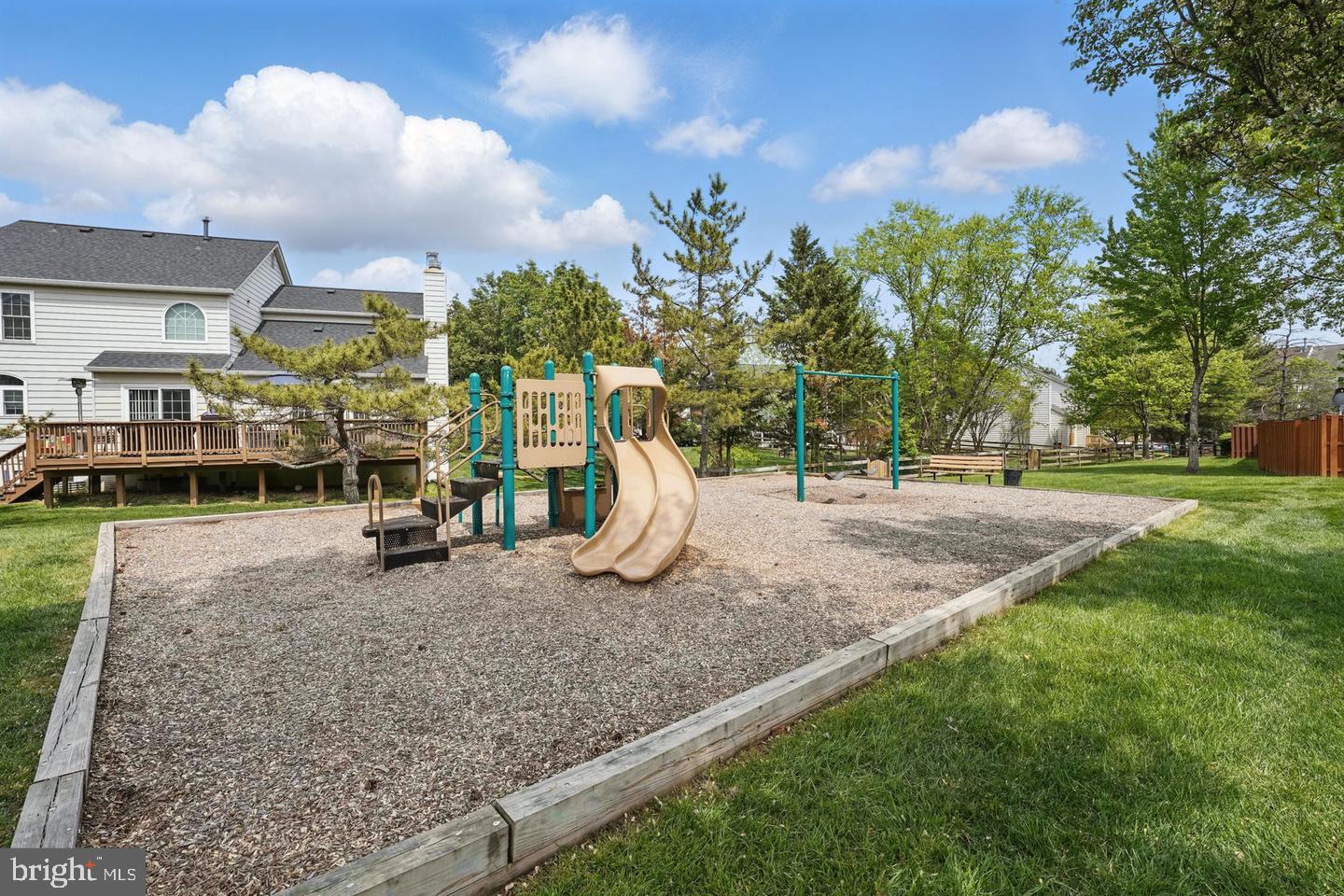 6033 LANDS END LN, ALEXANDRIA, Virginia 22315, 3 Bedrooms Bedrooms, ,2 BathroomsBathrooms,Residential,For sale,6033 LANDS END LN,VAFX2258188 MLS # VAFX2258188
