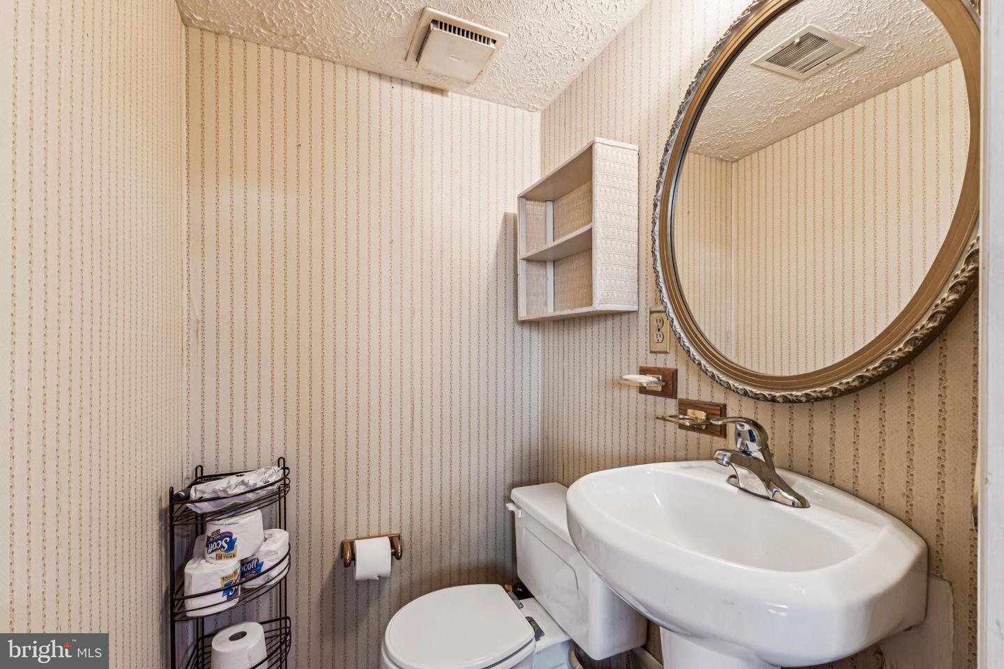 8011 TREASURE TREE CT, SPRINGFIELD, Virginia 22153, 3 Bedrooms Bedrooms, 6 Rooms Rooms,2 BathroomsBathrooms,Residential,For sale,8011 TREASURE TREE CT,VAFX2258338 MLS # VAFX2258338
