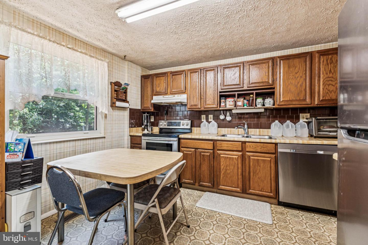 8011 TREASURE TREE CT, SPRINGFIELD, Virginia 22153, 3 Bedrooms Bedrooms, 6 Rooms Rooms,2 BathroomsBathrooms,Residential,For sale,8011 TREASURE TREE CT,VAFX2258338 MLS # VAFX2258338