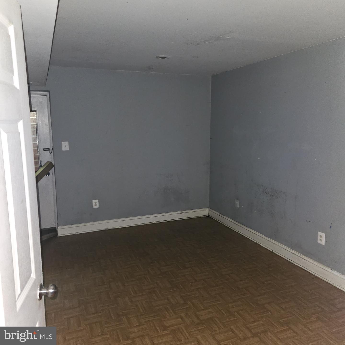 7717 GLENISTER DR, SPRINGFIELD, Virginia 22152, 5 Bedrooms Bedrooms, ,3 BathroomsBathrooms,Residential,For sale,7717 GLENISTER DR,VAFX2256958 MLS # VAFX2256958
