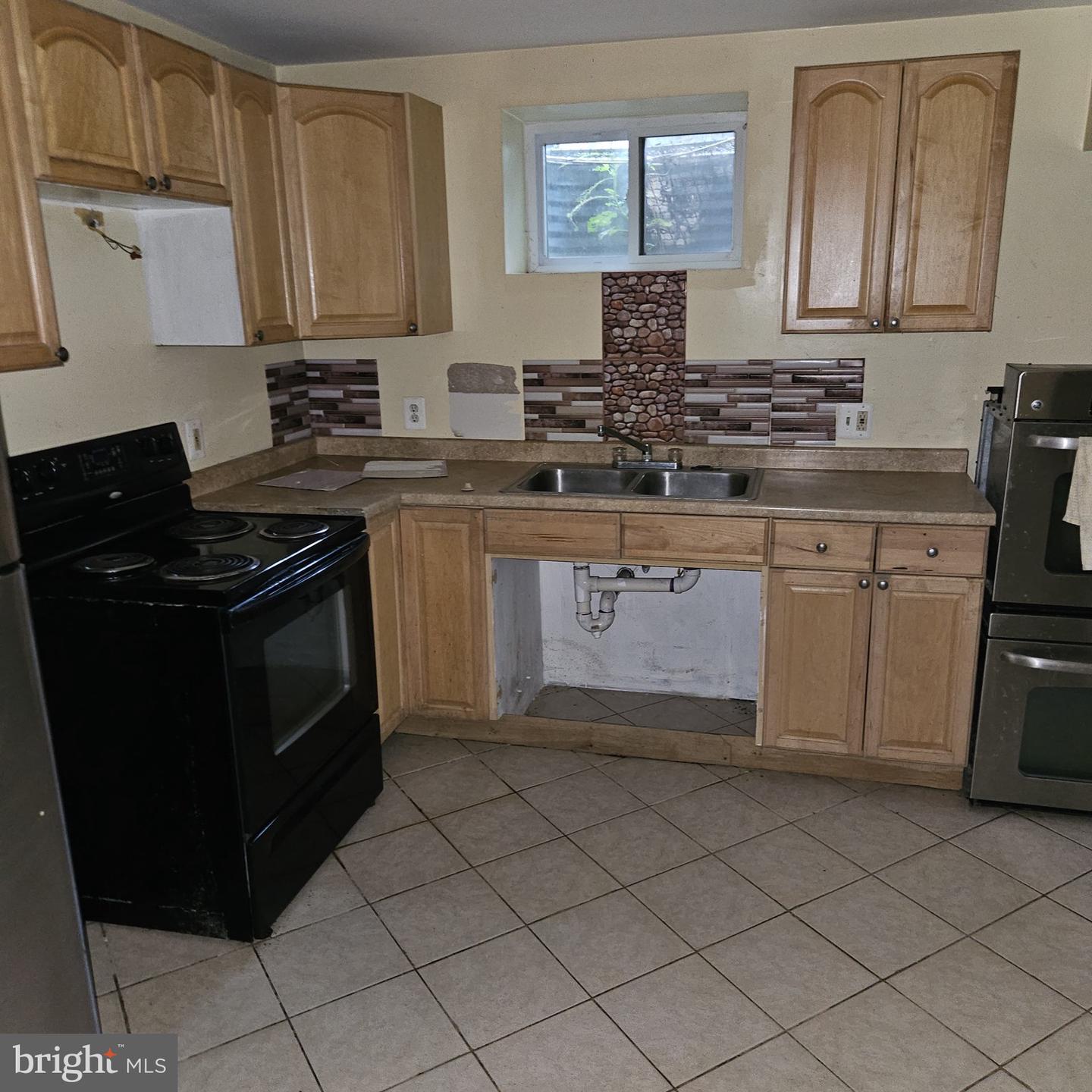 7717 GLENISTER DR, SPRINGFIELD, Virginia 22152, 5 Bedrooms Bedrooms, ,3 BathroomsBathrooms,Residential,For sale,7717 GLENISTER DR,VAFX2256958 MLS # VAFX2256958