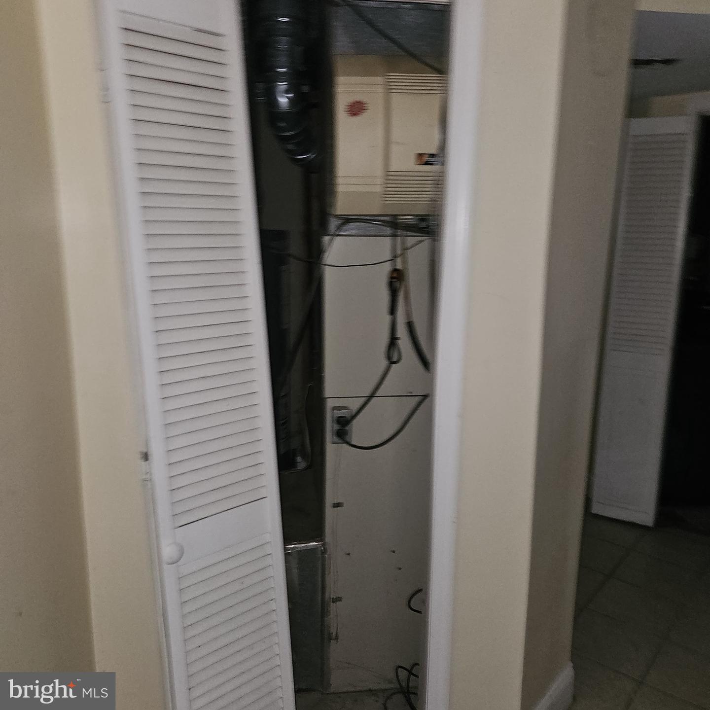 7717 GLENISTER DR, SPRINGFIELD, Virginia 22152, 5 Bedrooms Bedrooms, ,3 BathroomsBathrooms,Residential,For sale,7717 GLENISTER DR,VAFX2256958 MLS # VAFX2256958