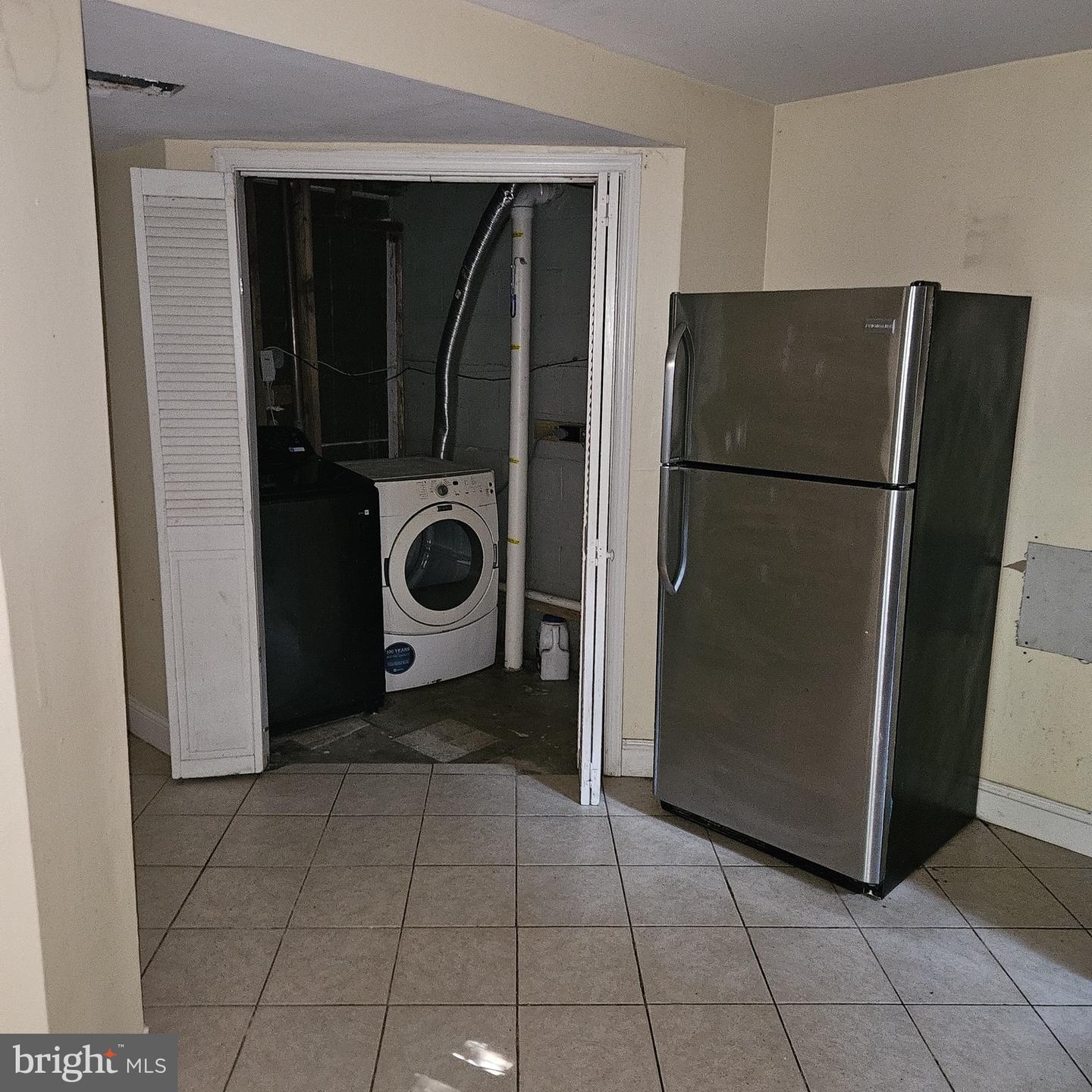 7717 GLENISTER DR, SPRINGFIELD, Virginia 22152, 5 Bedrooms Bedrooms, ,3 BathroomsBathrooms,Residential,For sale,7717 GLENISTER DR,VAFX2256958 MLS # VAFX2256958