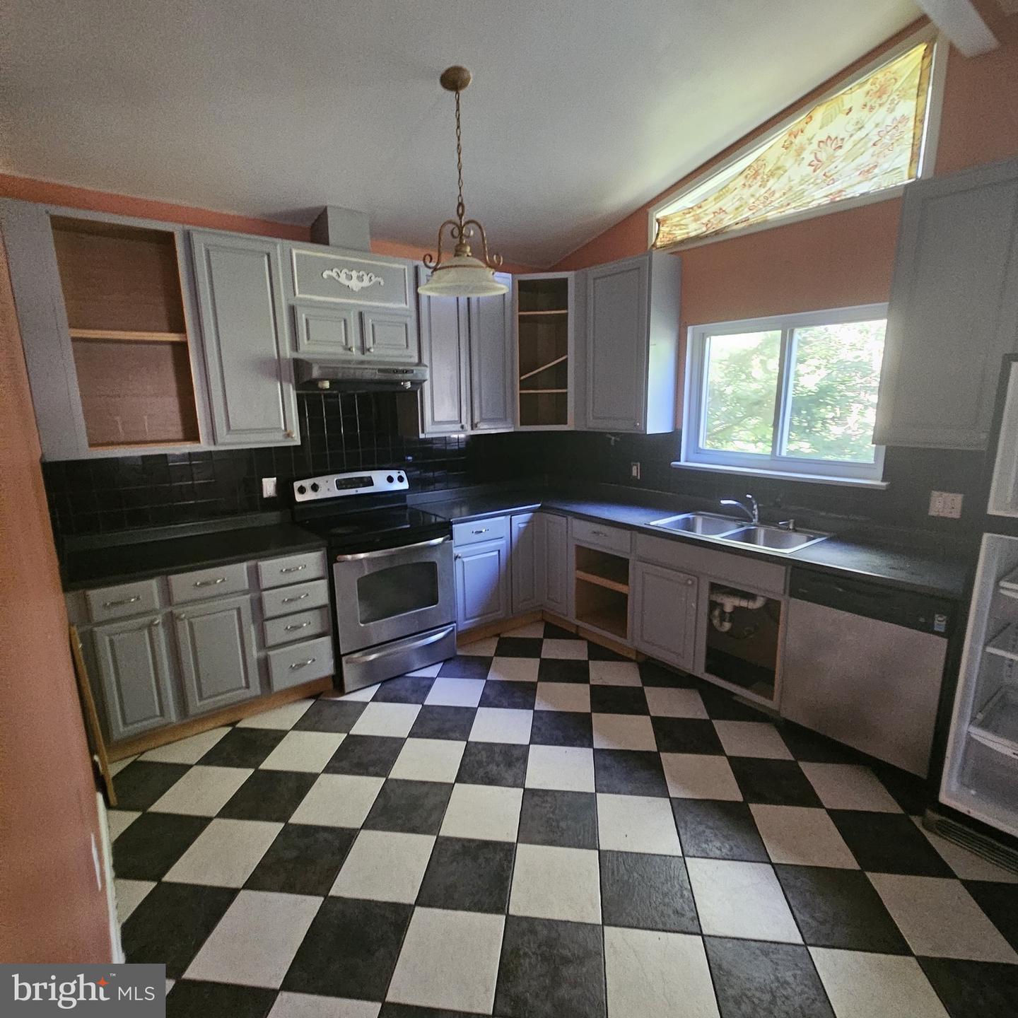 7717 GLENISTER DR, SPRINGFIELD, Virginia 22152, 5 Bedrooms Bedrooms, ,3 BathroomsBathrooms,Residential,For sale,7717 GLENISTER DR,VAFX2256958 MLS # VAFX2256958