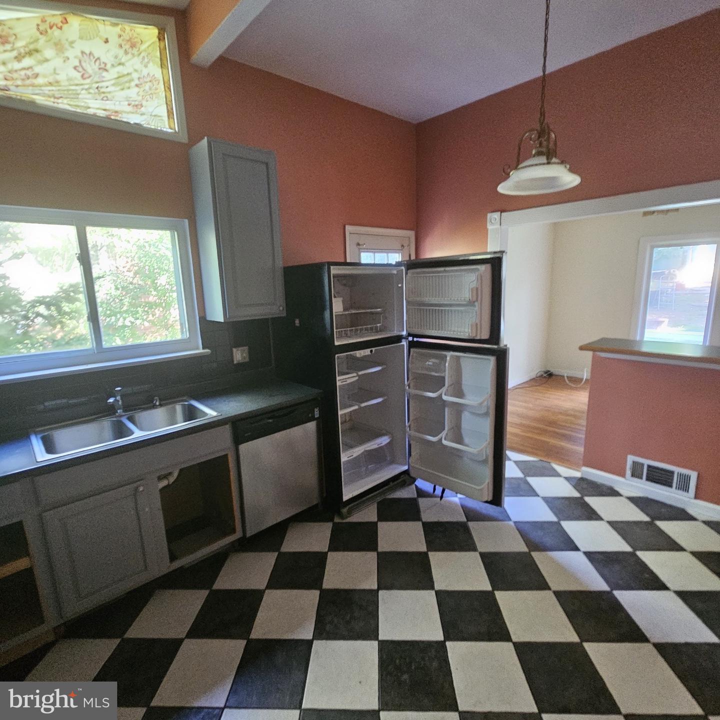 7717 GLENISTER DR, SPRINGFIELD, Virginia 22152, 5 Bedrooms Bedrooms, ,3 BathroomsBathrooms,Residential,For sale,7717 GLENISTER DR,VAFX2256958 MLS # VAFX2256958