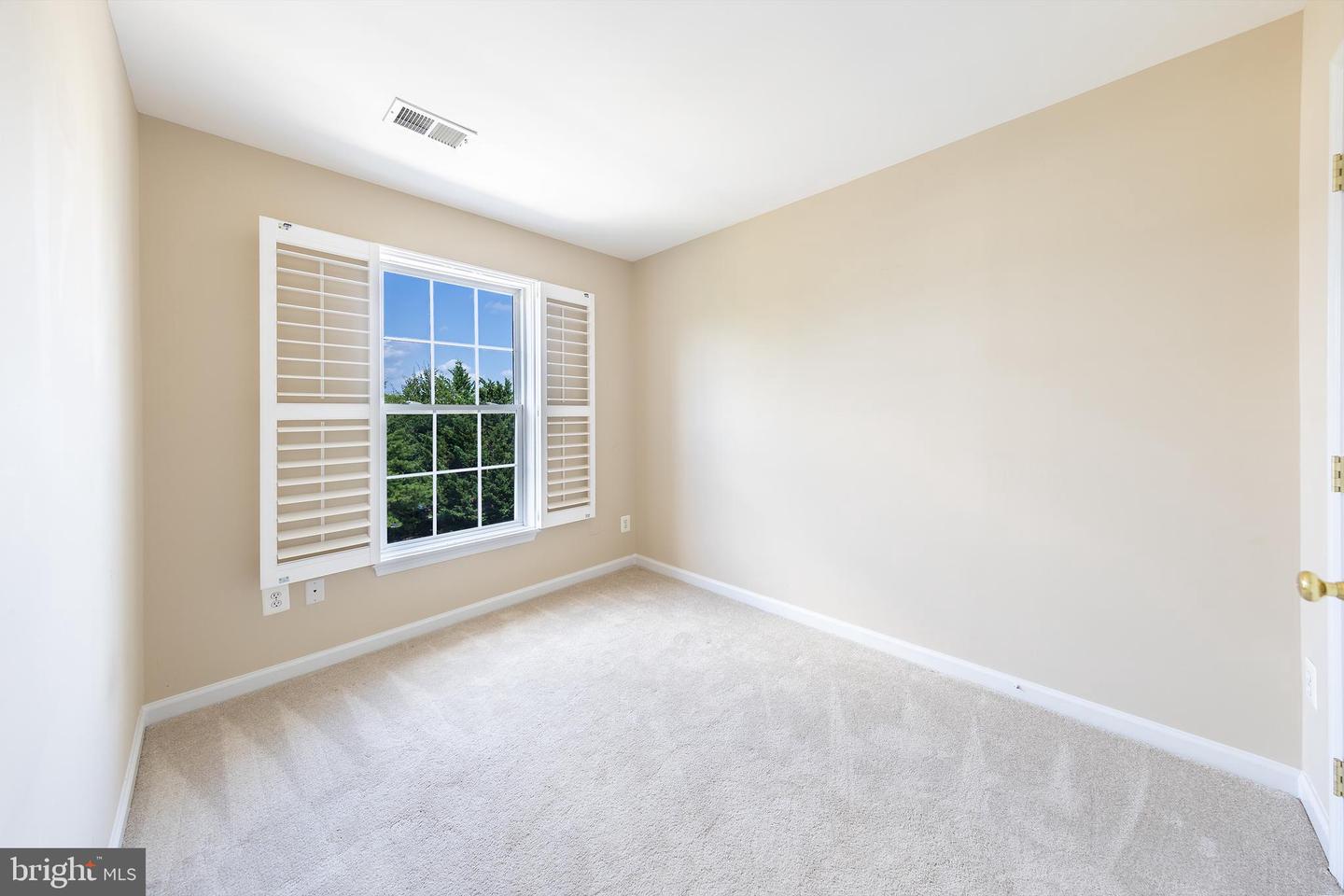 2977 HUNTINGTON GROVE SQ, ALEXANDRIA, Virginia 22306, 3 Bedrooms Bedrooms, ,2 BathroomsBathrooms,Residential,For sale,2977 HUNTINGTON GROVE SQ,VAFX2258008 MLS # VAFX2258008