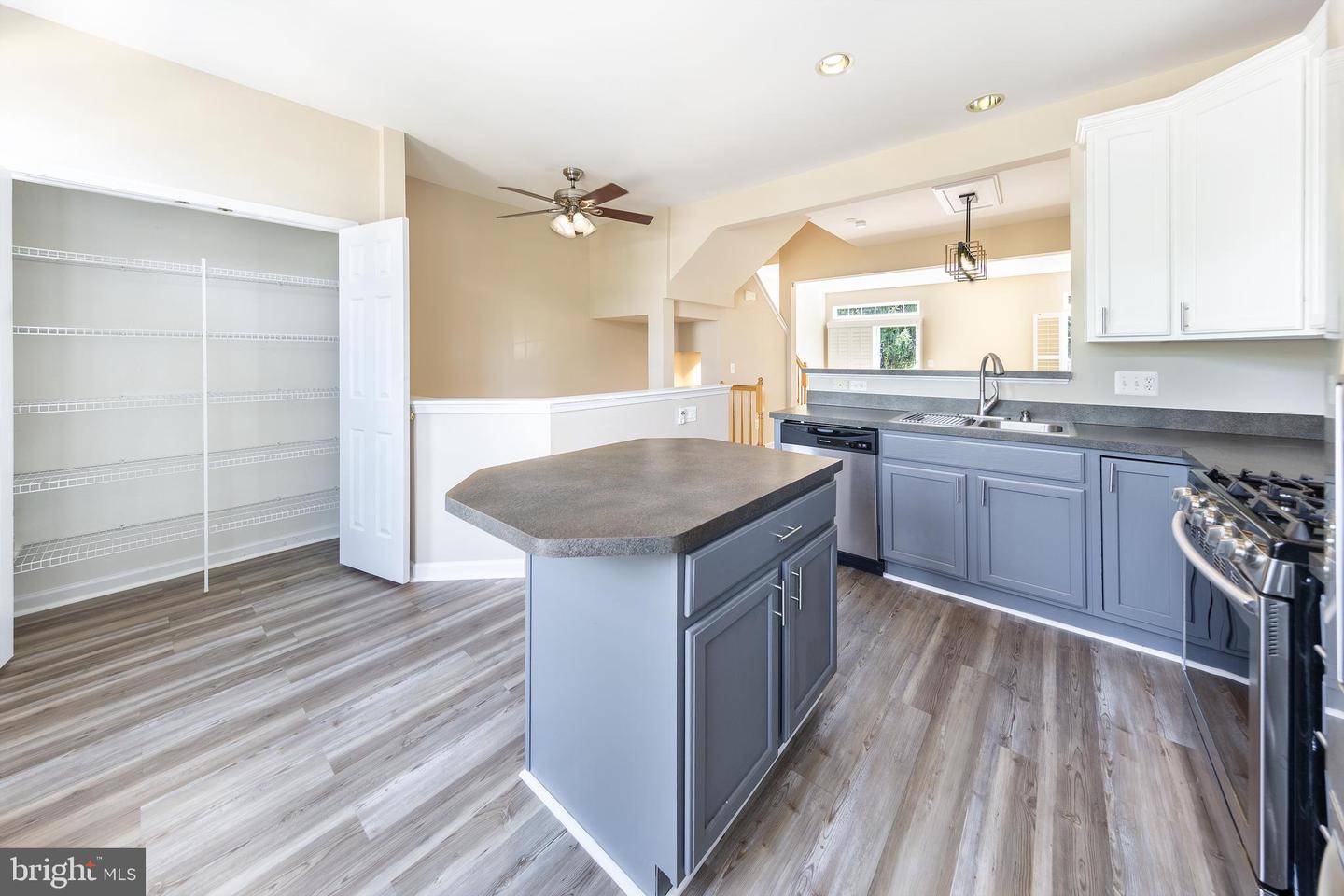 2977 HUNTINGTON GROVE SQ, ALEXANDRIA, Virginia 22306, 3 Bedrooms Bedrooms, ,2 BathroomsBathrooms,Residential,For sale,2977 HUNTINGTON GROVE SQ,VAFX2258008 MLS # VAFX2258008