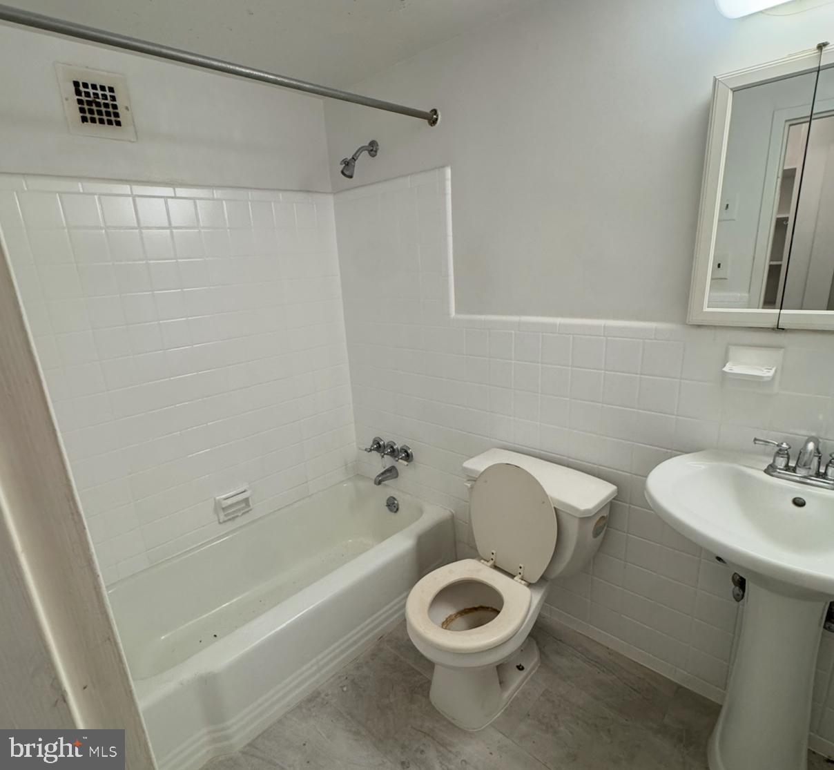 2710 MACOMB ST NW #204, WASHINGTON, District Of Columbia 20008, ,1 BathroomBathrooms,Residential,For sale,2710 MACOMB ST NW #204,DCDC2212852 MLS # DCDC2212852