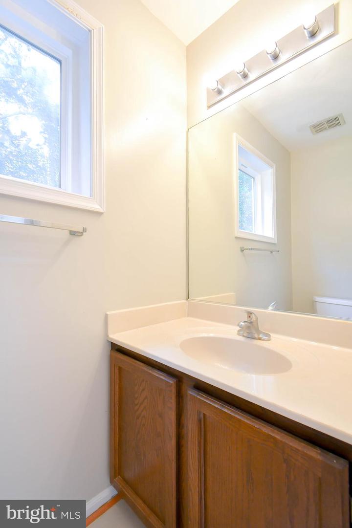5168 GLEN MEADOW DR, CENTREVILLE, Virginia 20120, 3 Bedrooms Bedrooms, ,2 BathroomsBathrooms,Residential,For sale,5168 GLEN MEADOW DR,VAFX2258462 MLS # VAFX2258462