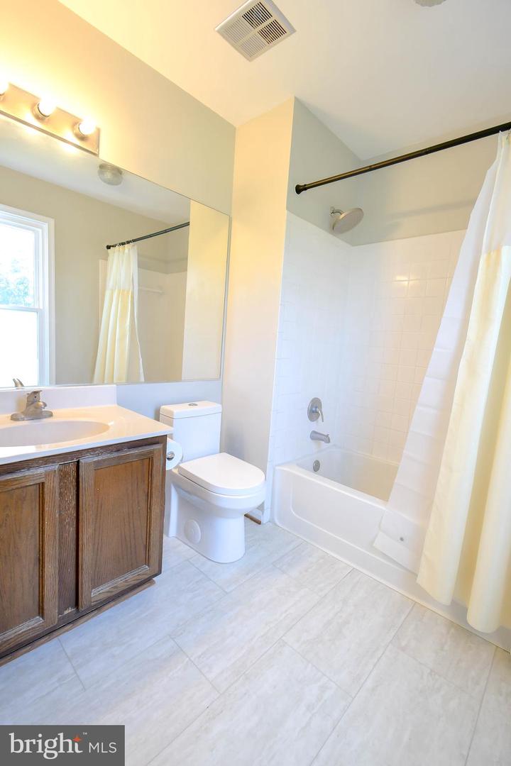 5168 GLEN MEADOW DR, CENTREVILLE, Virginia 20120, 3 Bedrooms Bedrooms, ,2 BathroomsBathrooms,Residential,For sale,5168 GLEN MEADOW DR,VAFX2258462 MLS # VAFX2258462