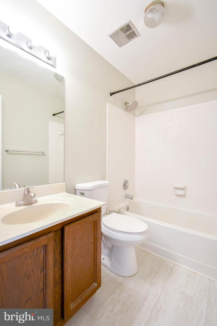 5168 GLEN MEADOW DR, CENTREVILLE, Virginia 20120, 3 Bedrooms Bedrooms, ,2 BathroomsBathrooms,Residential,For sale,5168 GLEN MEADOW DR,VAFX2258462 MLS # VAFX2258462