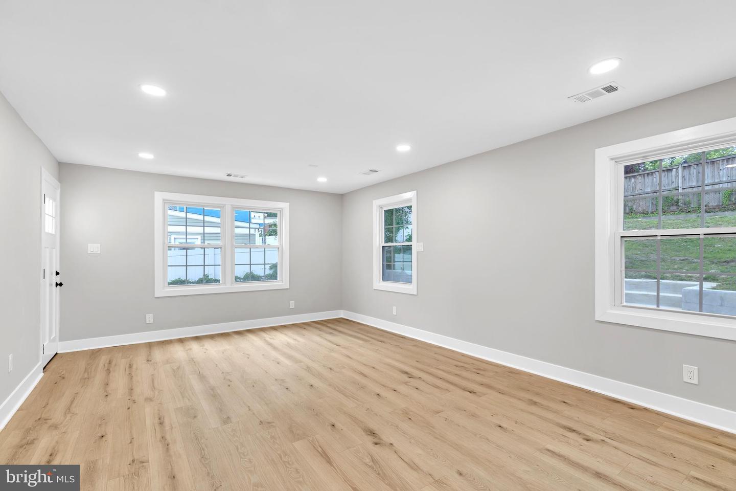 5105 11TH ST S, ARLINGTON, Virginia 22204, 3 Bedrooms Bedrooms, ,2 BathroomsBathrooms,Residential,For sale,5105 11TH ST S,VAAR2061608 MLS # VAAR2061608