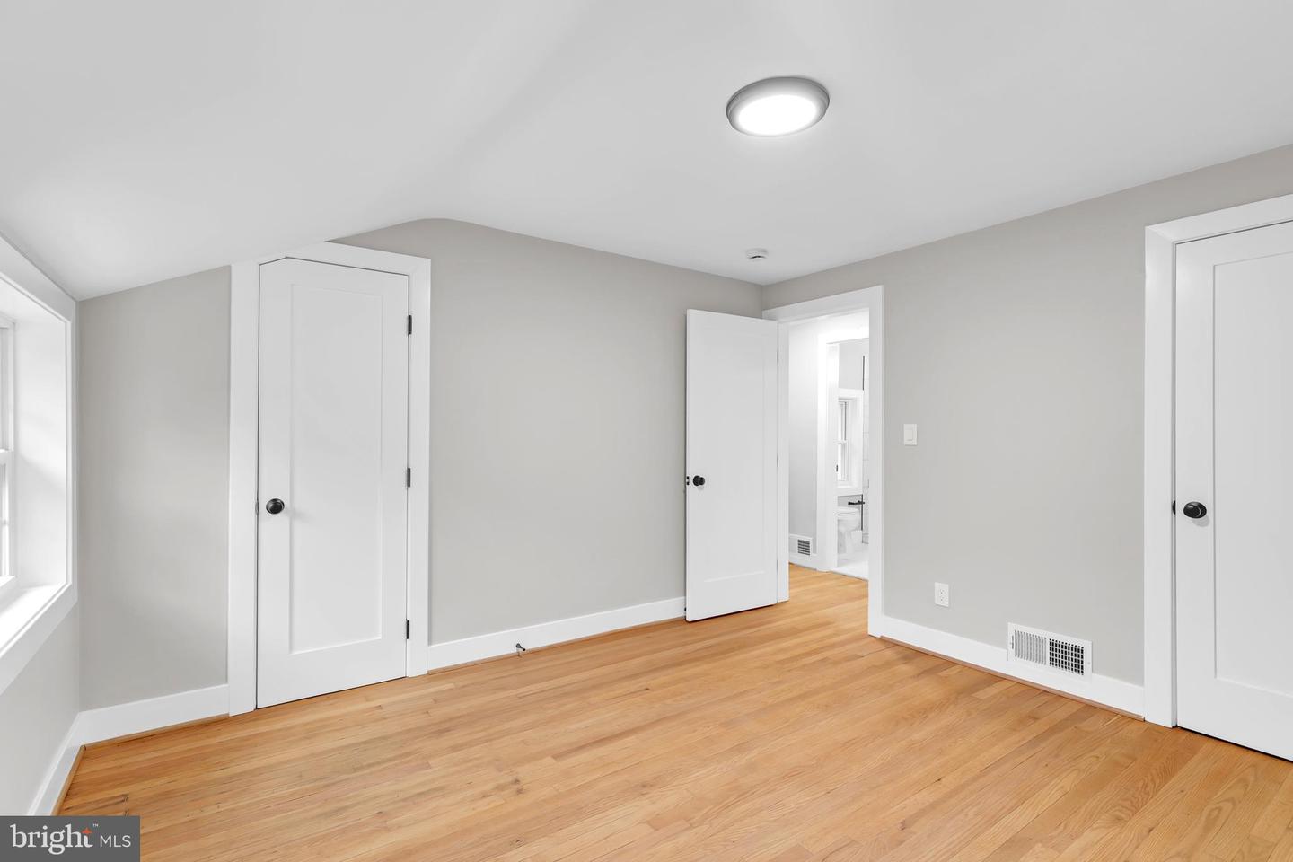 5105 11TH ST S, ARLINGTON, Virginia 22204, 3 Bedrooms Bedrooms, ,2 BathroomsBathrooms,Residential,For sale,5105 11TH ST S,VAAR2061608 MLS # VAAR2061608