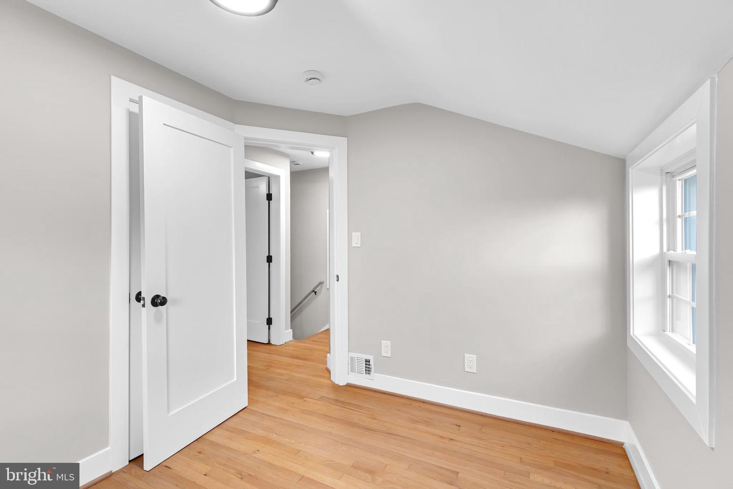 5105 11TH ST S, ARLINGTON, Virginia 22204, 3 Bedrooms Bedrooms, ,2 BathroomsBathrooms,Residential,For sale,5105 11TH ST S,VAAR2061608 MLS # VAAR2061608