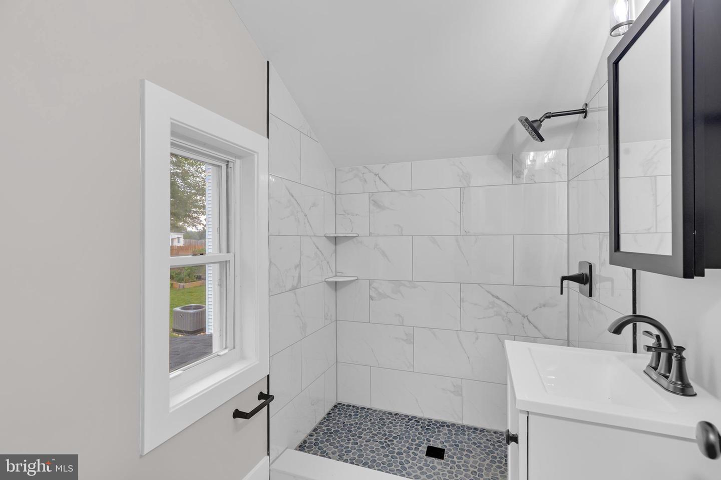 5105 11TH ST S, ARLINGTON, Virginia 22204, 3 Bedrooms Bedrooms, ,2 BathroomsBathrooms,Residential,For sale,5105 11TH ST S,VAAR2061608 MLS # VAAR2061608