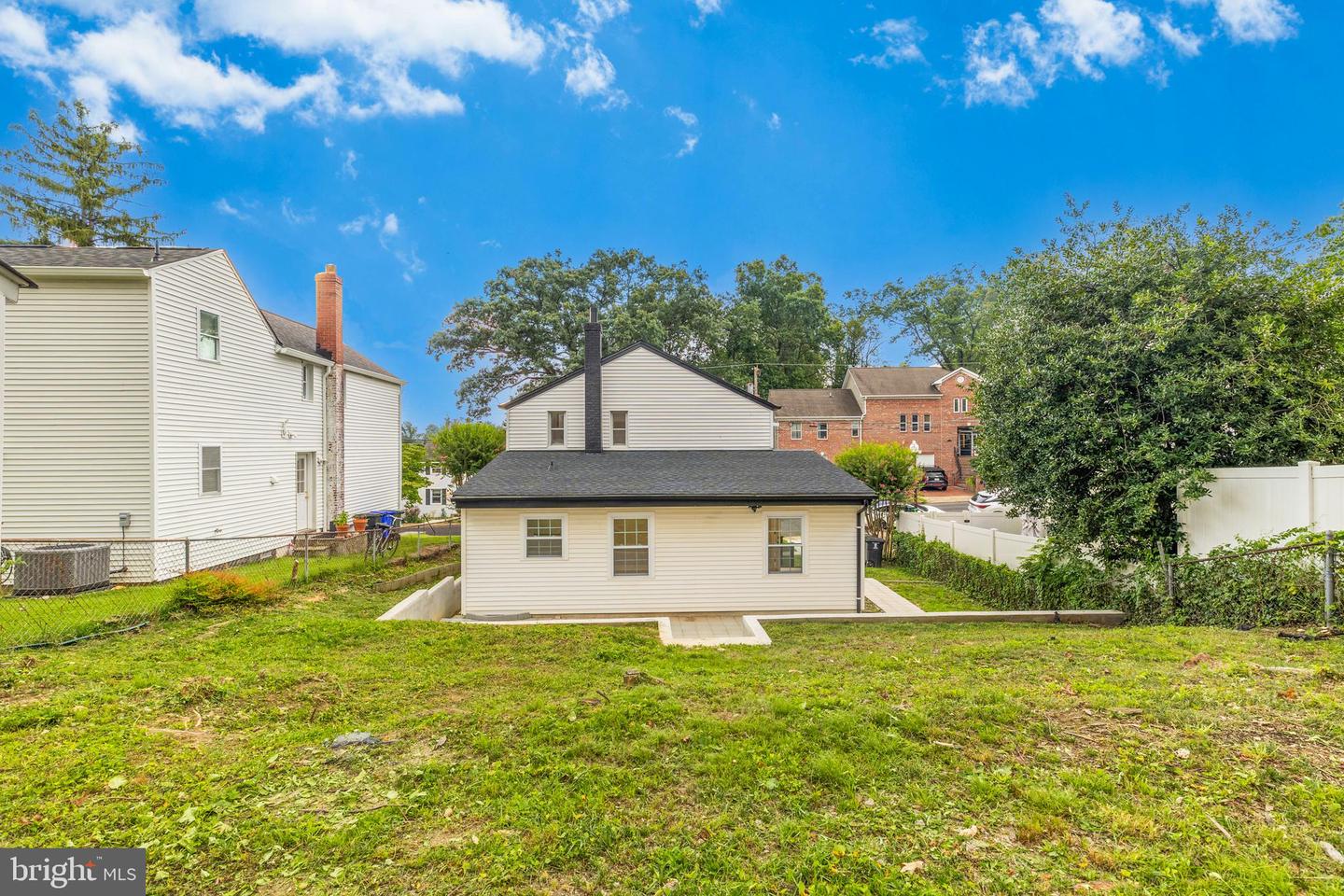 5105 11TH ST S, ARLINGTON, Virginia 22204, 3 Bedrooms Bedrooms, ,2 BathroomsBathrooms,Residential,For sale,5105 11TH ST S,VAAR2061608 MLS # VAAR2061608