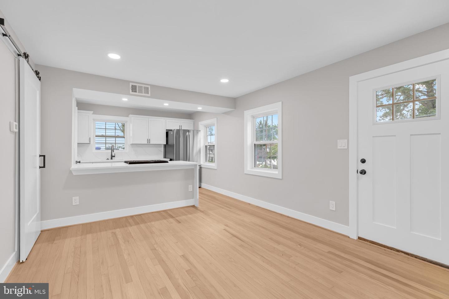 5105 11TH ST S, ARLINGTON, Virginia 22204, 3 Bedrooms Bedrooms, ,2 BathroomsBathrooms,Residential,For sale,5105 11TH ST S,VAAR2061608 MLS # VAAR2061608
