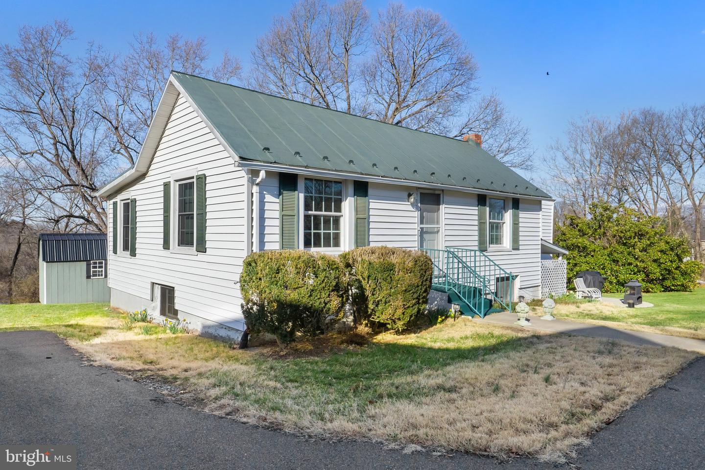 1521 N ROYAL AVE, FRONT ROYAL, Virginia 22630, 7 Bedrooms Bedrooms, ,3 BathroomsBathrooms,Residential,For sale,1521 N ROYAL AVE,VAWR2010612 MLS # VAWR2010612