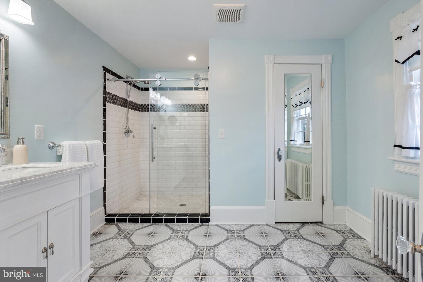 1521 N ROYAL AVE, FRONT ROYAL, Virginia 22630, 7 Bedrooms Bedrooms, ,3 BathroomsBathrooms,Residential,For sale,1521 N ROYAL AVE,VAWR2010612 MLS # VAWR2010612